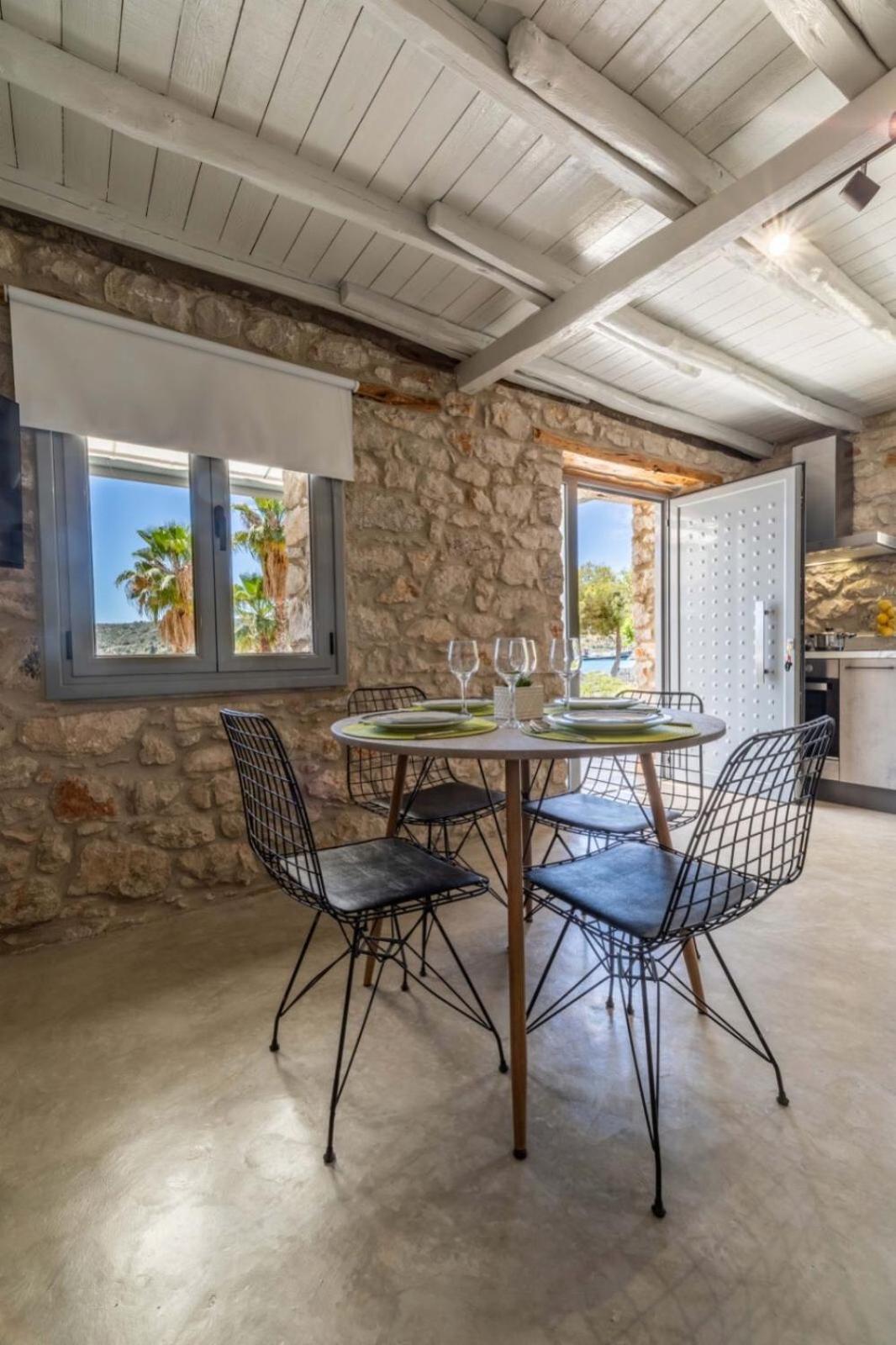Vivari Stone House 외부 사진