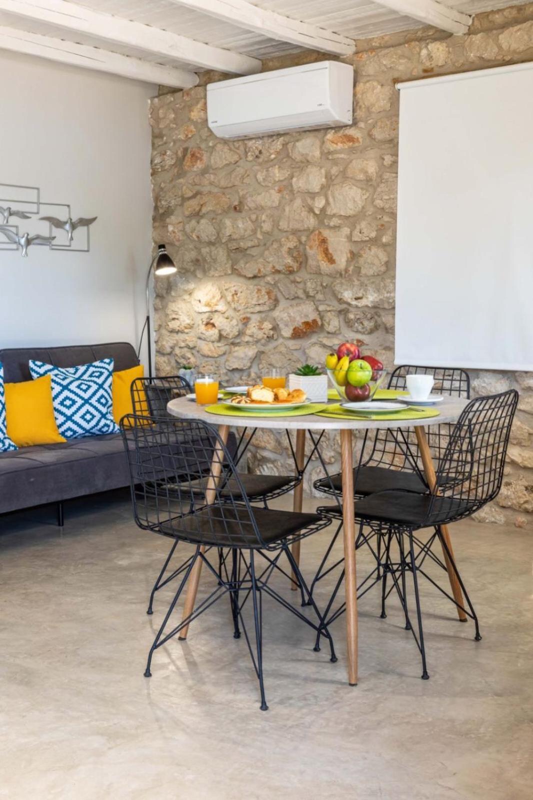 Vivari Stone House 외부 사진